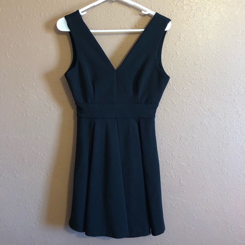 Haute Monde Little Black Sleeveless V-neck Dress